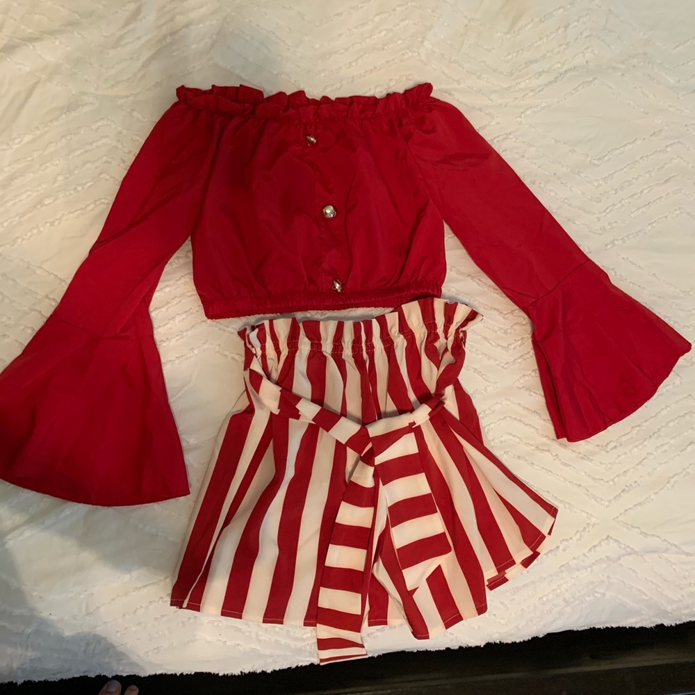 High waisted shorts & bell sleeve crop top outfit